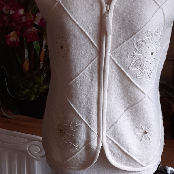 CHARTER CLUB Petite Merino Wool Beaded Front Zip Sleeveless Vest Eggshell - Picture 11 of 11
